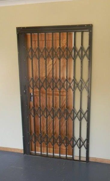 Trellis door