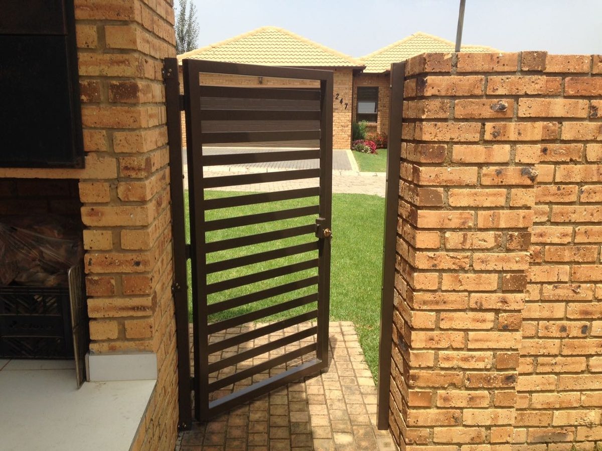 Swing gate